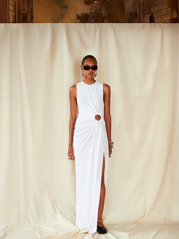 Kleider und Jumpsuits