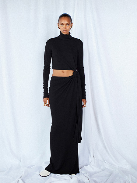 Kleider und Jumpsuits